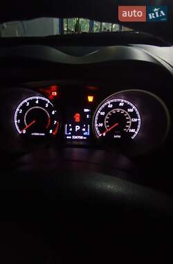 Внедорожник / Кроссовер Mitsubishi Outlander 2013 в 