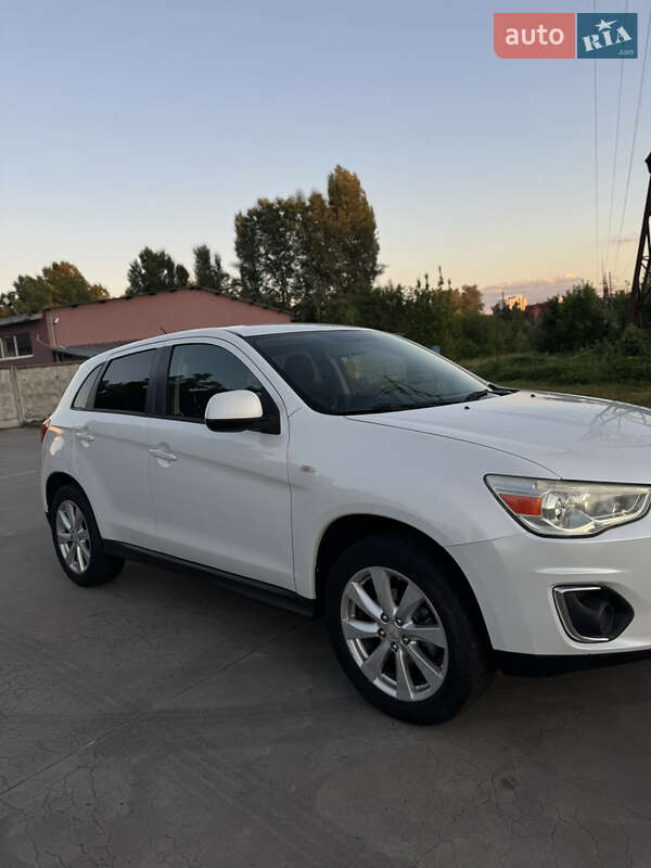 Внедорожник / Кроссовер Mitsubishi Outlander 2015 в Вышгороде