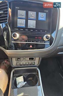 Внедорожник / Кроссовер Mitsubishi Outlander 2021 в 