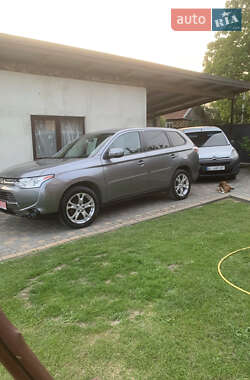 Внедорожник / Кроссовер Mitsubishi Outlander 2013 в Львове