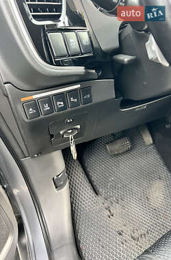 Внедорожник / Кроссовер Mitsubishi Outlander 2016 в 