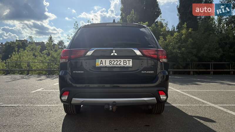 Внедорожник / Кроссовер Mitsubishi Outlander 2016 в Киеве