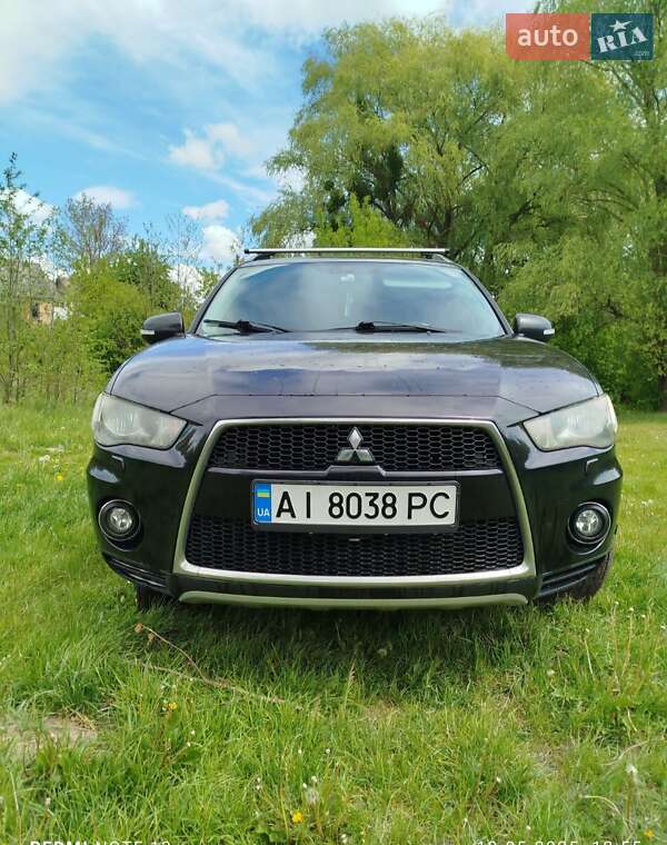 Внедорожник / Кроссовер Mitsubishi Outlander 2010 в Звягеле