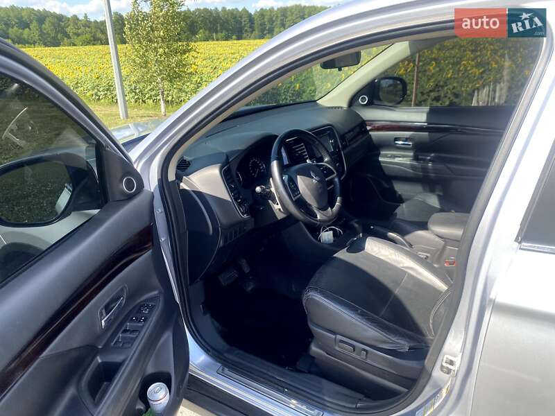 Позашляховик / Кросовер Mitsubishi Outlander 2013 в Полтаві фото 12 Позашляховик / Кросовер Mitsubishi Outlander 2013 в Полтаві