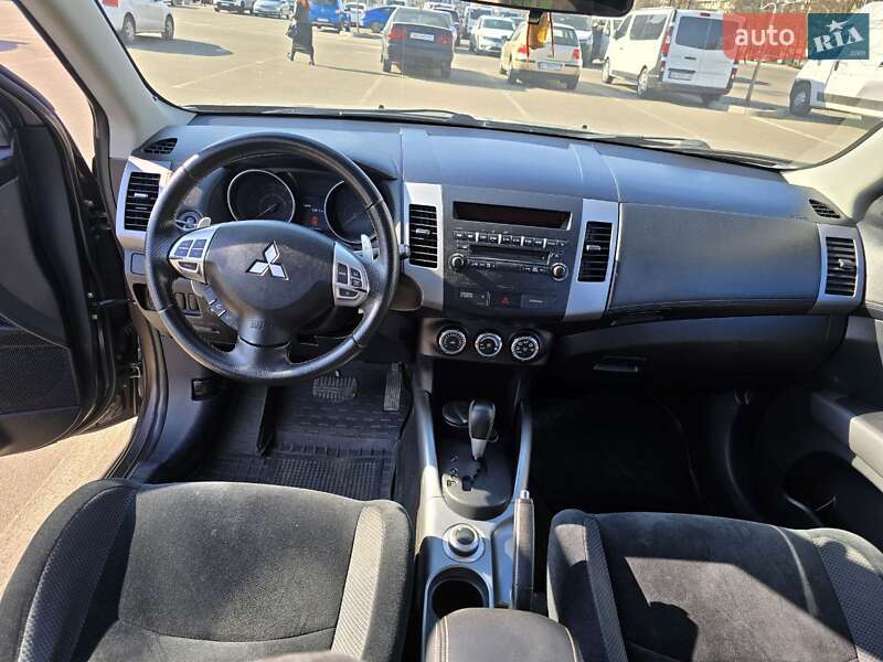 Позашляховик / Кросовер Mitsubishi Outlander 2012 в Києві