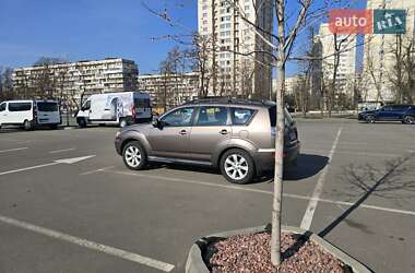 Внедорожник / Кроссовер Mitsubishi Outlander 2012 в 