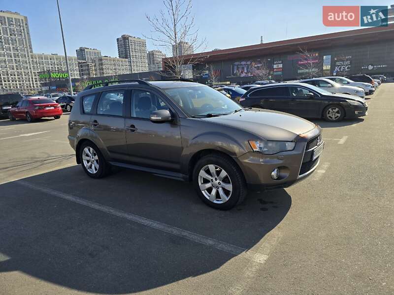 Позашляховик / Кросовер Mitsubishi Outlander 2012 в Києві