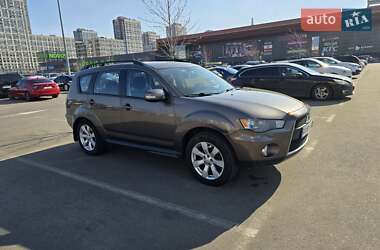 Внедорожник / Кроссовер Mitsubishi Outlander 2012 в 