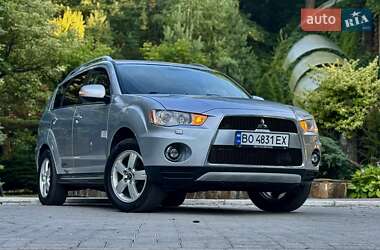 Внедорожник / Кроссовер Mitsubishi Outlander 2009 в 
