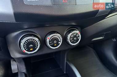 Внедорожник / Кроссовер Mitsubishi Outlander 2009 в 