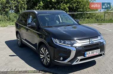 Внедорожник / Кроссовер Mitsubishi Outlander 2021 в Киеве