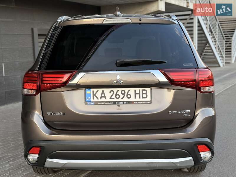 Внедорожник / Кроссовер Mitsubishi Outlander 2017 в Киеве