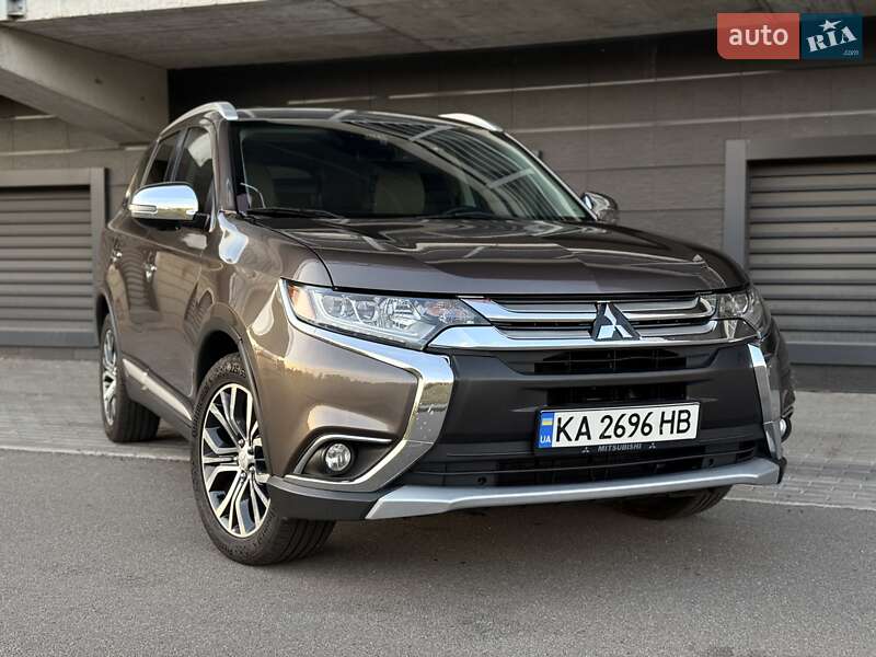 Внедорожник / Кроссовер Mitsubishi Outlander 2017 в Киеве
