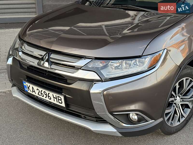 Внедорожник / Кроссовер Mitsubishi Outlander 2017 в Киеве