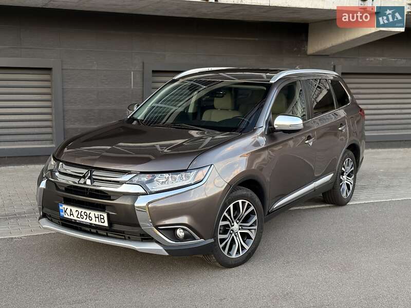 Внедорожник / Кроссовер Mitsubishi Outlander 2017 в Киеве