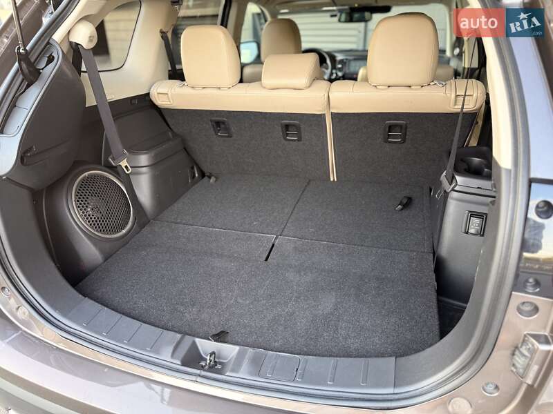 Внедорожник / Кроссовер Mitsubishi Outlander 2017 в Киеве