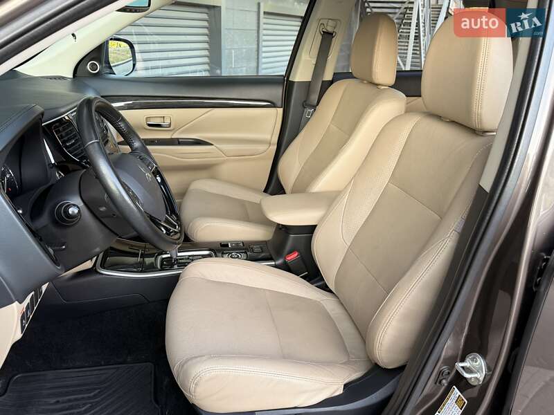 Внедорожник / Кроссовер Mitsubishi Outlander 2017 в Киеве