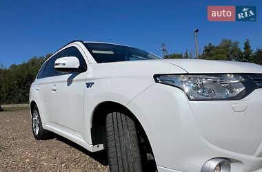 Внедорожник / Кроссовер Mitsubishi Outlander 2014 в 