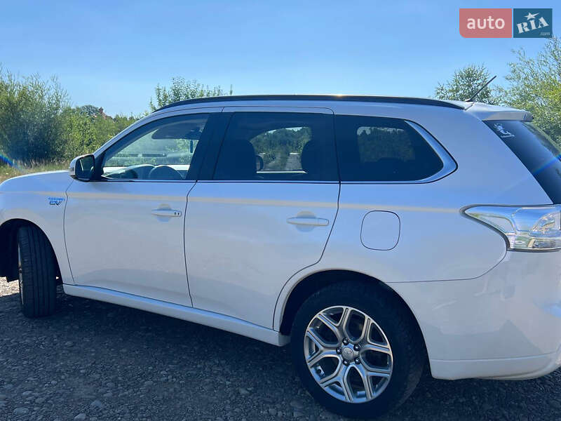 Позашляховик / Кросовер Mitsubishi Outlander 2014 в Івано-Франківську