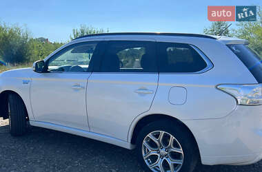 Внедорожник / Кроссовер Mitsubishi Outlander 2014 в 