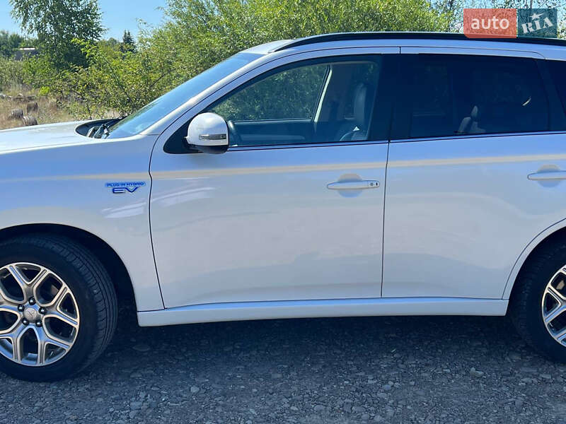 Позашляховик / Кросовер Mitsubishi Outlander 2014 в Івано-Франківську