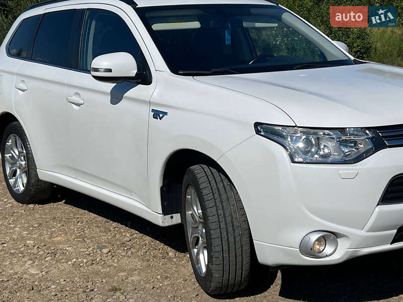 Позашляховик / Кросовер Mitsubishi Outlander 2014 в Івано-Франківську