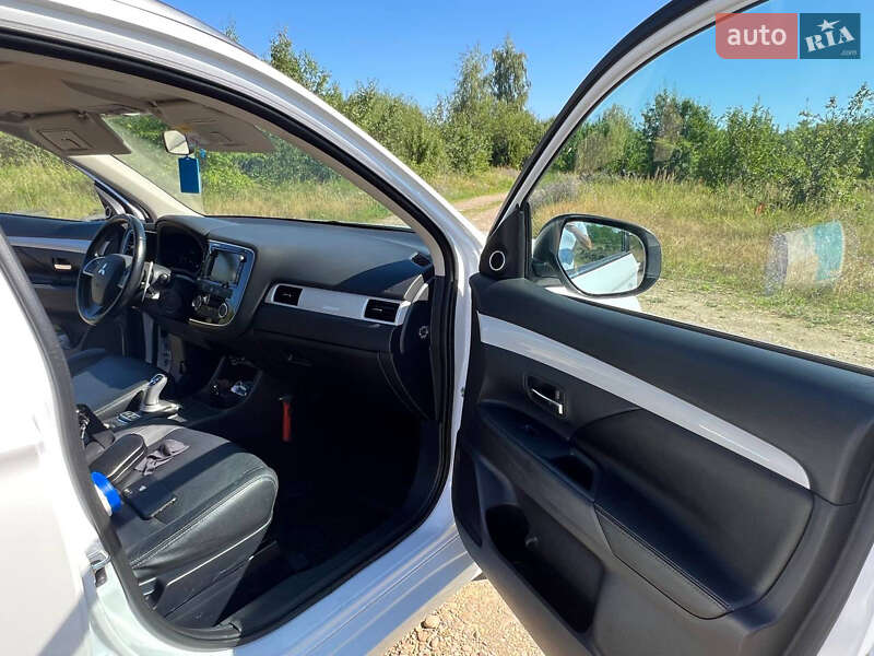 Позашляховик / Кросовер Mitsubishi Outlander 2014 в Івано-Франківську