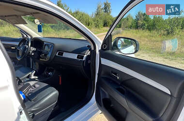Внедорожник / Кроссовер Mitsubishi Outlander 2014 в 