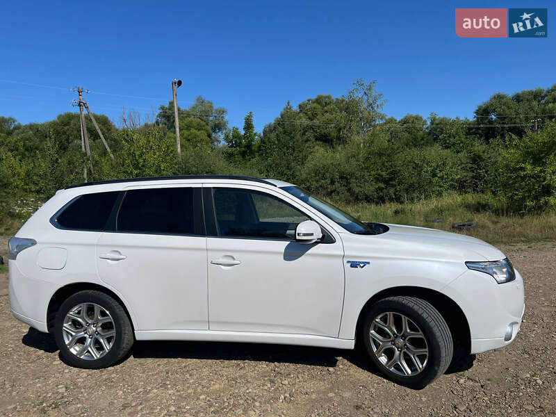 Позашляховик / Кросовер Mitsubishi Outlander 2014 в Івано-Франківську