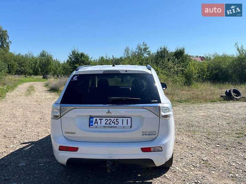 Позашляховик / Кросовер Mitsubishi Outlander 2014 в Івано-Франківську