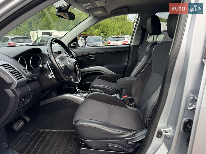 Внедорожник / Кроссовер Mitsubishi Outlander 2010 в Дубно