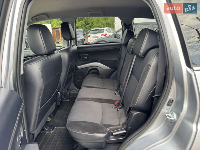 Внедорожник / Кроссовер Mitsubishi Outlander 2010 в Дубно