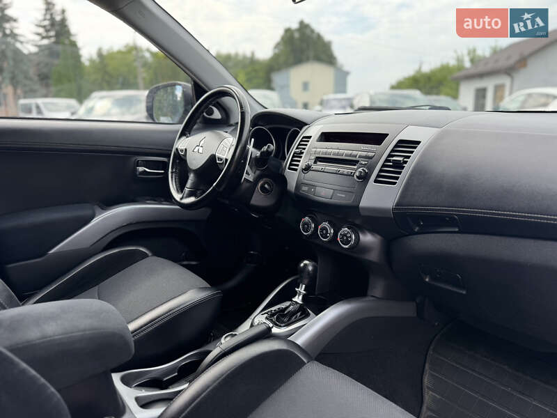 Внедорожник / Кроссовер Mitsubishi Outlander 2010 в Дубно