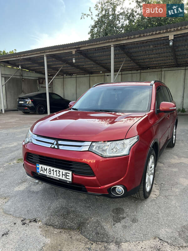 Позашляховик / Кросовер Mitsubishi Outlander 2014 в Житомирі