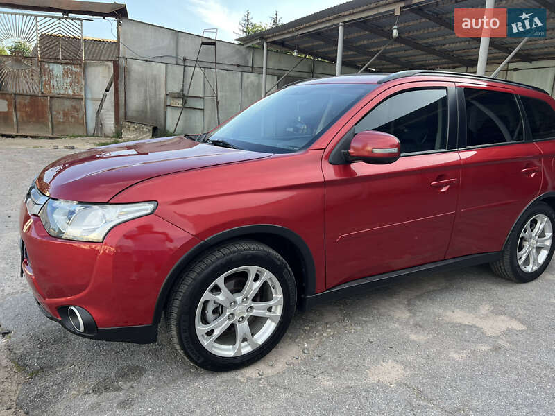 Позашляховик / Кросовер Mitsubishi Outlander 2014 в Житомирі