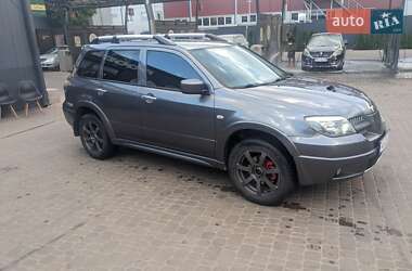 Внедорожник / Кроссовер Mitsubishi Outlander 2005 в  фото 4 Внедорожник / Кроссовер Mitsubishi Outlander 2005 в
