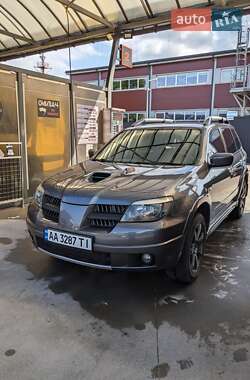 Внедорожник / Кроссовер Mitsubishi Outlander 2005 в  фото 38 Внедорожник / Кроссовер Mitsubishi Outlander 2005 в