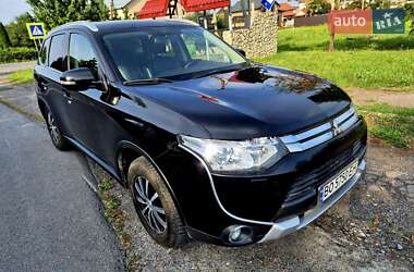 Внедорожник / Кроссовер Mitsubishi Outlander 2014 в 