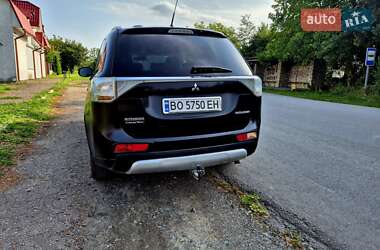 Внедорожник / Кроссовер Mitsubishi Outlander 2014 в 