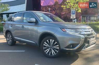 Внедорожник / Кроссовер Mitsubishi Outlander 2019 в Киеве