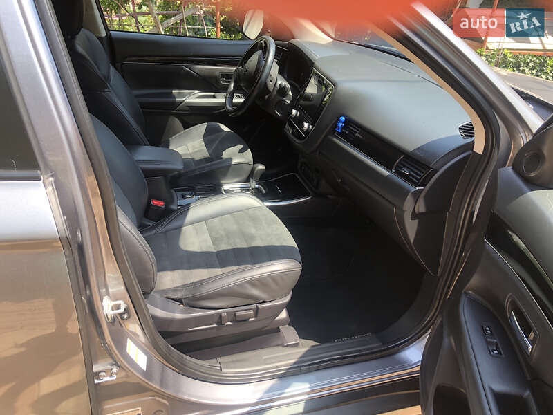 Позашляховик / Кросовер Mitsubishi Outlander 2019 в Одесі