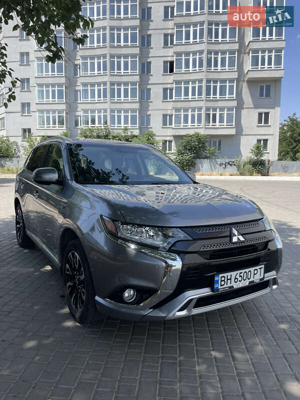 Позашляховик / Кросовер Mitsubishi Outlander 2018 в Одесі