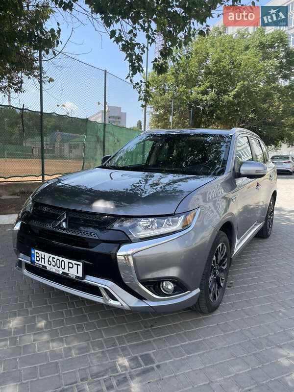 Позашляховик / Кросовер Mitsubishi Outlander 2018 в Одесі