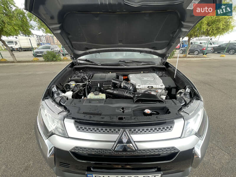 Позашляховик / Кросовер Mitsubishi Outlander 2018 в Одесі