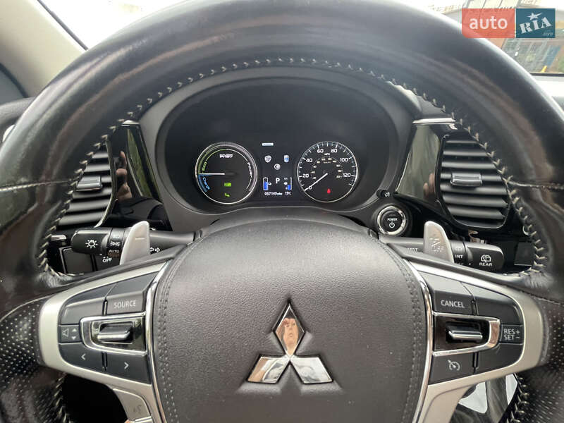 Позашляховик / Кросовер Mitsubishi Outlander 2018 в Одесі