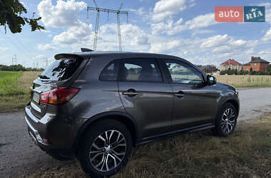 Внедорожник / Кроссовер Mitsubishi Outlander 2018 в 