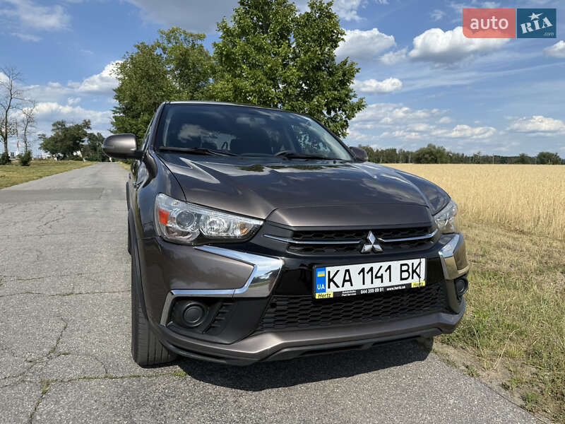 Внедорожник / Кроссовер Mitsubishi Outlander 2018 в Киеве