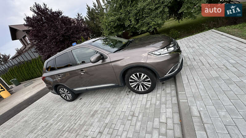 Внедорожник / Кроссовер Mitsubishi Outlander 2018 в Днепре