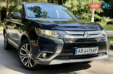 Внедорожник / Кроссовер Mitsubishi Outlander 2017 в 