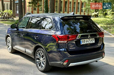 Внедорожник / Кроссовер Mitsubishi Outlander 2017 в 